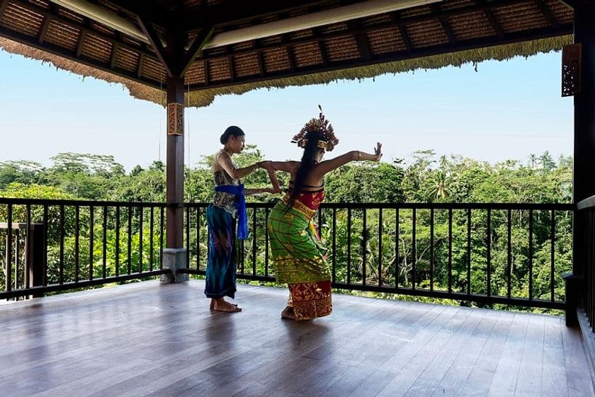 星のやバリ
バリ舞踊を体験し、観て、キレイになる、ウェルネスプログラム
「バリ舞踊美人滞在」好評につき通年開催　決定
開始日：2019年8月1日