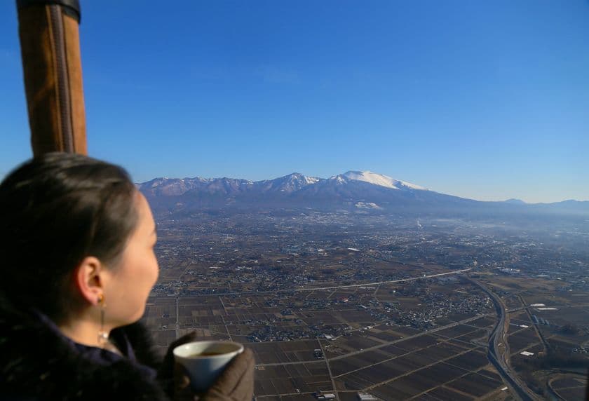 星のや軽井沢
冬の信州の絶景・温泉・食事で、心身ともに
リフレッシュする滞在プログラム
「絶景バルーンステイ」開催
期間：2019年11月1日～2020年3月31日