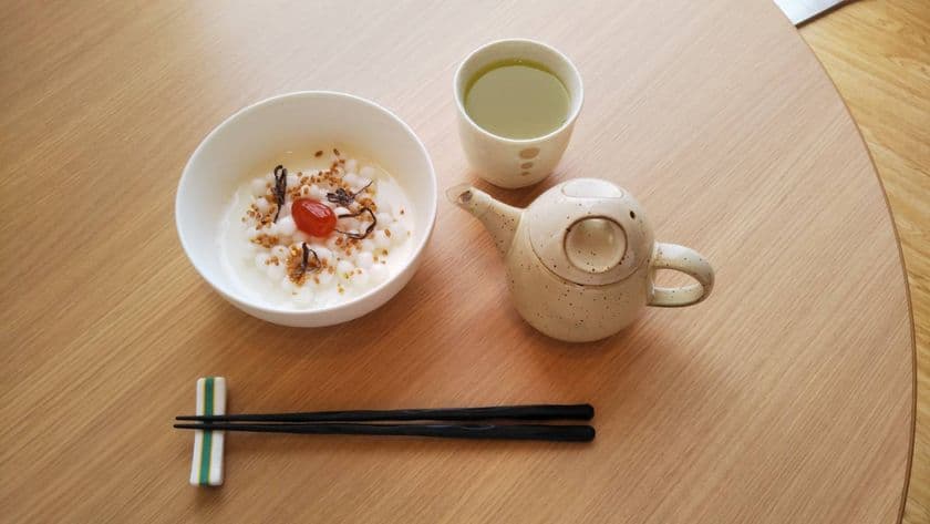 喜作園が人気のタピオカを使ったお茶漬け
『タピオカ茶漬け』を夏休み限定で販売します　
抹茶とミルクとタピオカでまろやかな甘味と
プニプニ食感が心地よい！