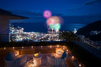 【リゾナーレ熱海】ソラノビーチBooks_Cafe花火大会特別席