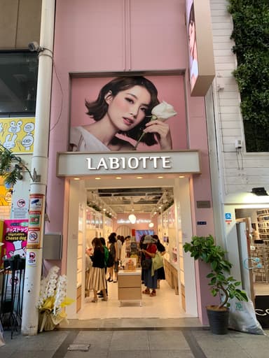 オープン直後の店舗写真です。