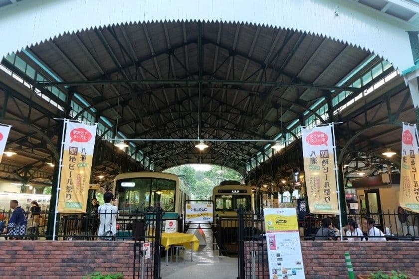 時を越えて乾杯！
ノスタルジックな駅舎で味わう地元京都と各地の地ビール
８月２４日（土）、「八瀬えいでん 《駅》 地ビール祭り」を開催します