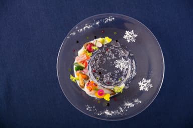 【トマム】雪ディナー 初雪積もる野菜の一皿