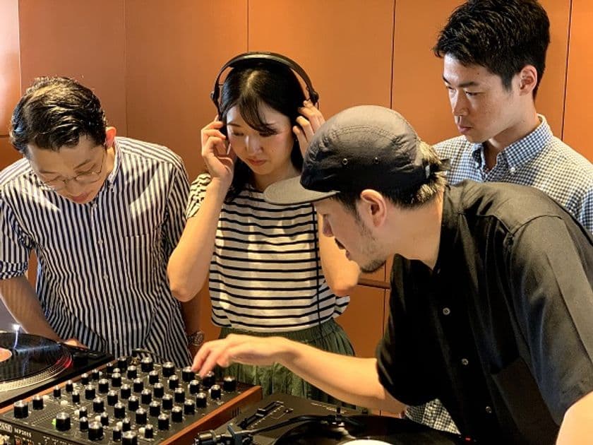 ホテルスタッフがDJになりゲストをおもてなし！
DJ育成プログラム始まります
