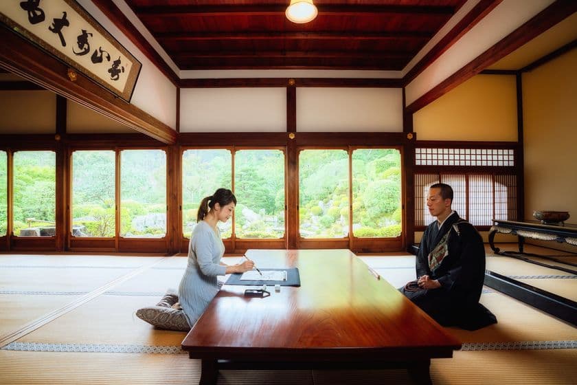星のや京都
清水寺で和尚様と書き初め「今年のわたしの漢字」開催
静かな冬の京都で自分を調え、新しい年の抱負をしたためる
期間：2020年1月15日～2月29日