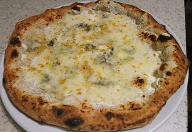 IL NESSO Pizza napolitana　ピッツァクアトロフォルマッジ　1&#44;500円(税込)