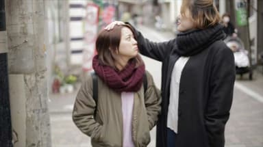 劇団のファンのあゆみと美雪