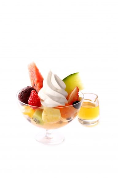 タカノフルーツパーラー クリームあんみつ　1&#44;100円(＋税)