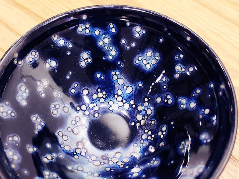 世界にたった三碗、国宝・曜変天目の再現に
京都の陶芸作家・土渕善亜貴氏が成功！
