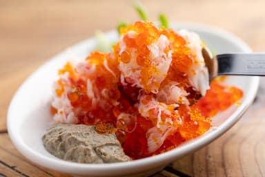 名物カサバ盛りを豪快に