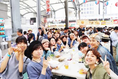 飲食会場昨年の様子(1)