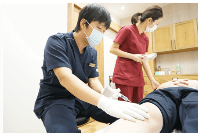 【再生医療専門クリニック】
ヒザ関節の「再生医療」数が200件突破　
人工関節手術は必要なし！注射のみで歩行改善
