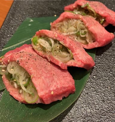 厚切り生タン塩ネギ包み焼き