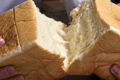 やさしい甘さが味わえる“EIGHT BREAD PREMIUM”の高級食パン
