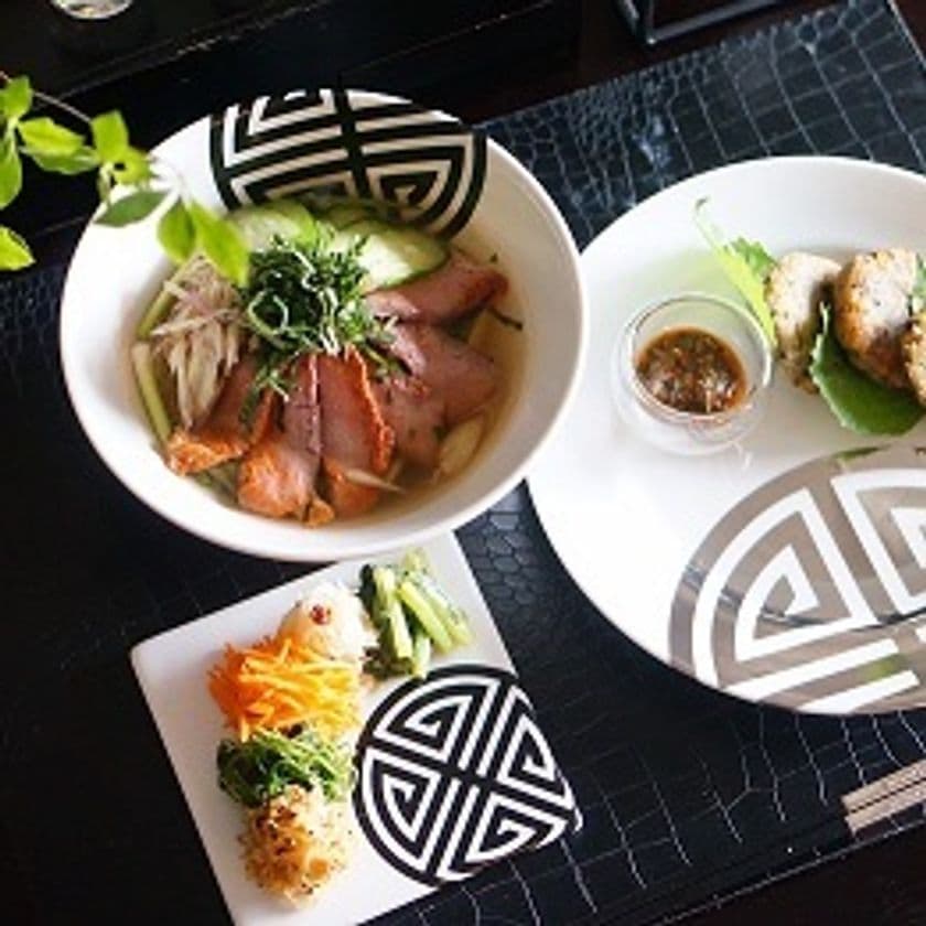 新型コロナで「自宅の食事を華やかに」傾向が増加　
家庭料理や総菜を盛るだけで
見栄えさせることのできる食器が大ヒット！