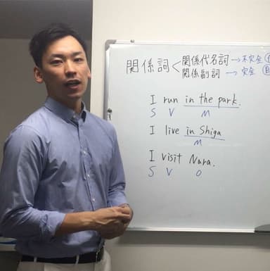 講師