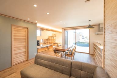 自然素材を多く使った室内空間