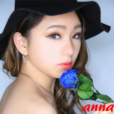 アンナ(25)