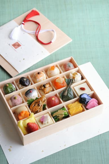 筥膳(はこぜん)　手毬詩