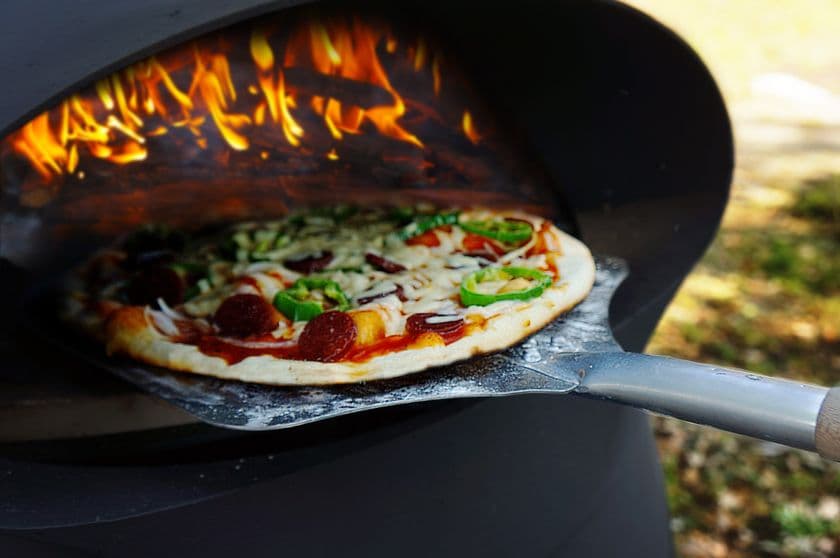 アウトドアシーンで活躍！マルチオーブン「PIZZA EGG」登場　
創業100年の鋳物屋によるオリジナルブランド「MARUIMONO」
第一弾商品として6月10日発売