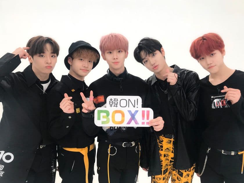 【MUSIC ON! TV（エムオン!）】
期待の新人アイドルグループ
MCNDが新MCに就任！
韓国音楽情報番組『韓ON! BOX!!』が
7月よりリスタート決定！