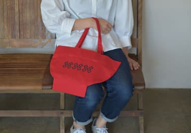 直営店限定のひとつ「OWAN BAG」繊維の街でもある鯖江ならではの技術