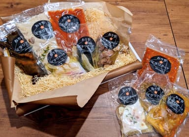 親しい人への贈り物にも喜ばれるお店で人気のパスタソースとおつまみを盛り合わせた「Tutti(トゥッティ)」(税込4&#44;800円～)