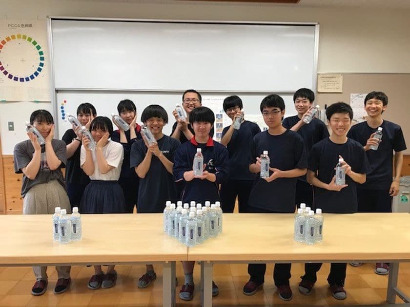 長野県木曽発！高校生たちとつくるミネラルウォーターの
パッケージデザイン「青峰デザインプロジェクト」