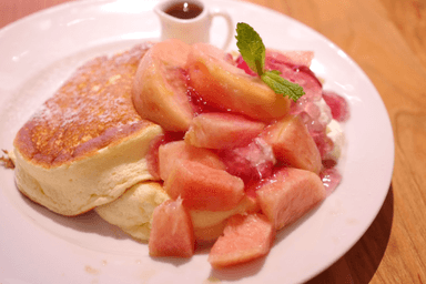 桃とベリージュレのパンケーキ