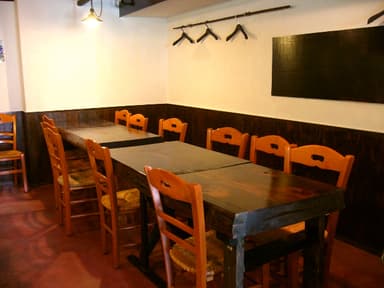 「旨辛鉄板 中洲亭」店内