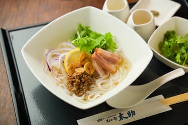 「牛たんそぼろのテール仕立フォー」