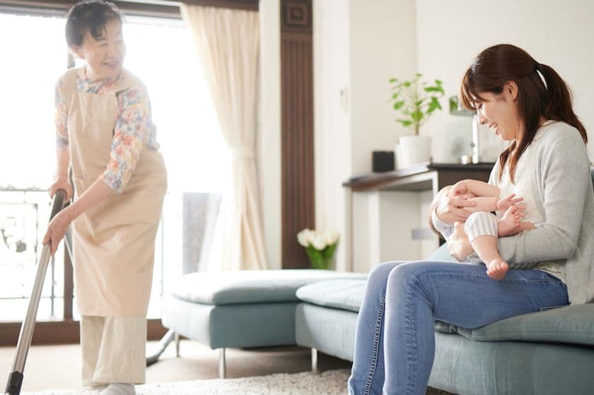 高齢者が家事を代行、ベビーシッターとして活躍　
1才児のママが起業、女性専用のソーシャルマッチングサービス
『たすけあい』を2020年11月1日(日)より開始！