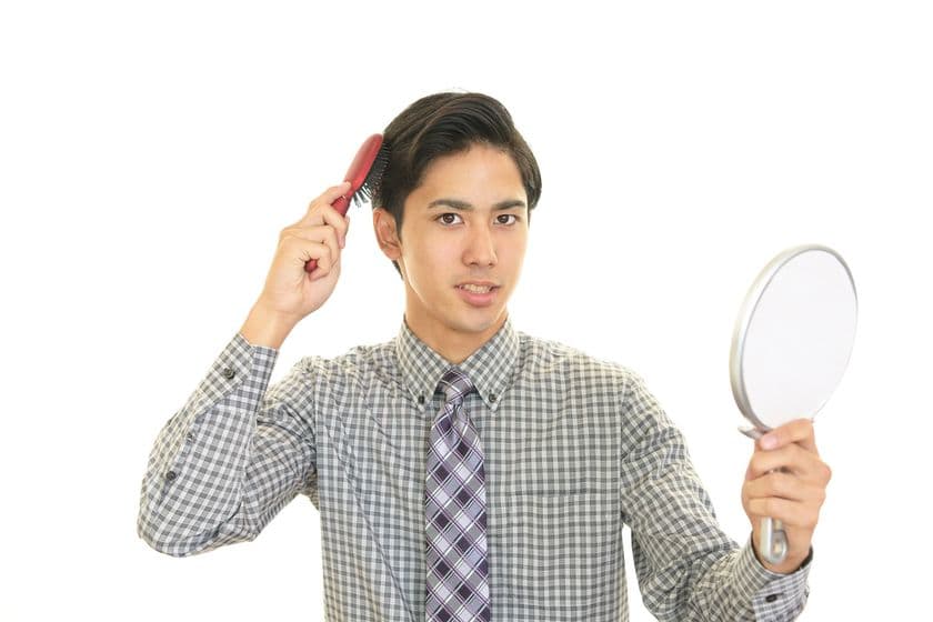 男性300名に自粛期間中の髪のお手入れに関するアンケートを実施 
約58％の男性が髪のお手入れが疎かに！