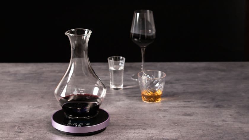 コロナ禍のクリスマスやお正月「家飲み」を盛り上げる
“魔法のデキャンタ「WAKE UP WINE PRO」”が一般販売開始！