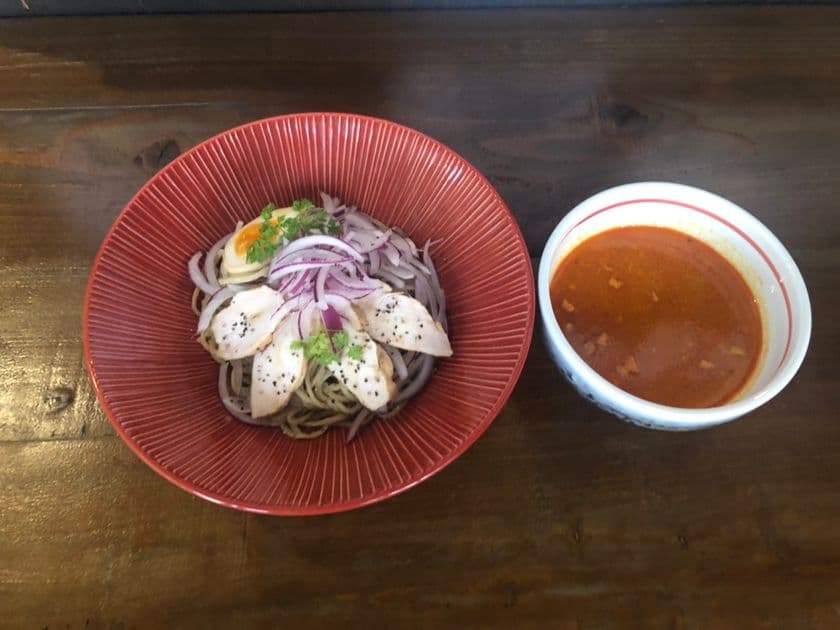 世界のラーメン第二弾が登場！スペイン料理×国民食ラーメン
「アホスープのつけ麺」が11月7日より販売開始！