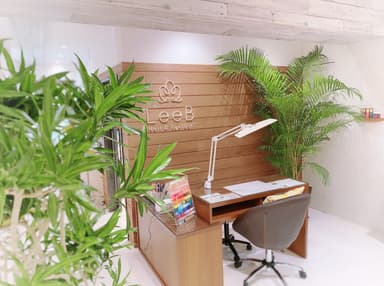 店内ネイルデスク