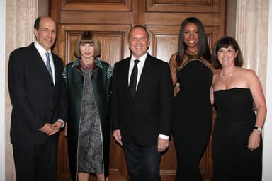マイケル、大使夫妻、アナ・ウィンター、JH