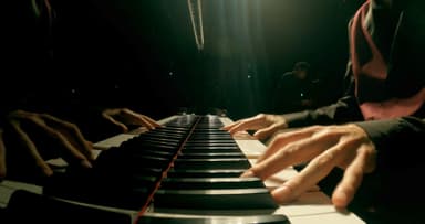 ジェイコブ・コーラーが奏でる超絶技巧のピアノ演奏(C)Movie Impact&#44; Inc.