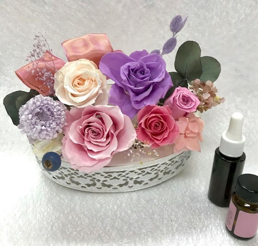 ヴィオリーネ　創業20周年特別企画　
コロナ禍で疲れた貴女を優しく癒す「新生活応援華」新発売！
『ベル　セレニテ』＜プリザーブドフラワーwithアロマ＞