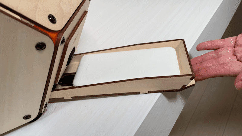 USBモバイルバッテリーを収納