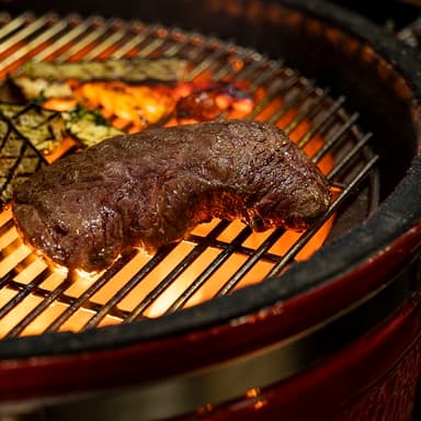 カマドグリルで焼くUS産リブアイ