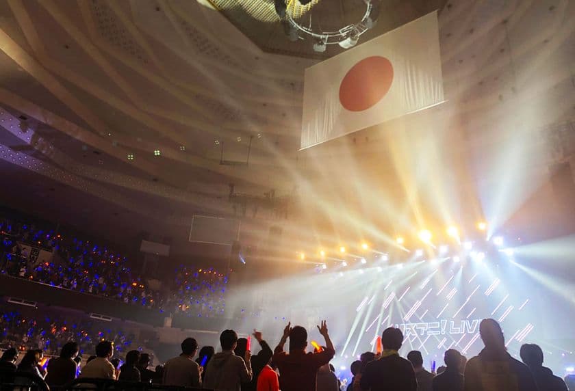 リスアニ！が日本武道館に帰ってきた！
「リアル」と「オンライン」で全国のオーディエンスを熱狂させた
“リスアニ！LIVE 2021”のレポートを公開！