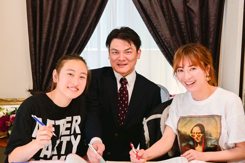 リモート授業対応で、国際的に活躍する英語人材を育成！
普通の予備校、社会人講座とは一味違う
「オンライン動画講座」がスタート　
慶應義塾大学合格保証の「特別受験英語コース」も募集開始