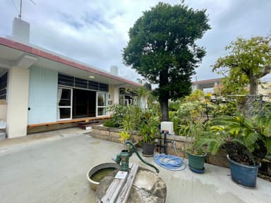 閑静な住宅街い佇む