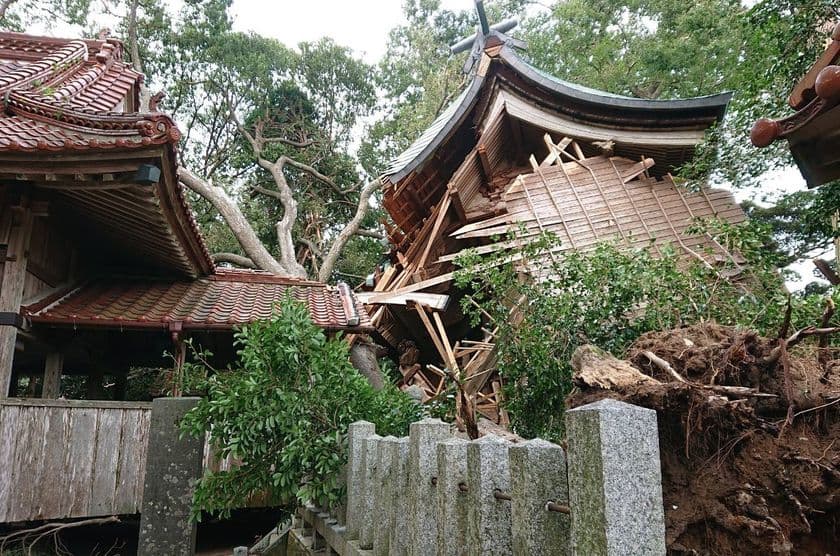西暦322年創建の雉琴神社が、台風によって倒壊した
本殿再建のためクラウドファンディングを開始