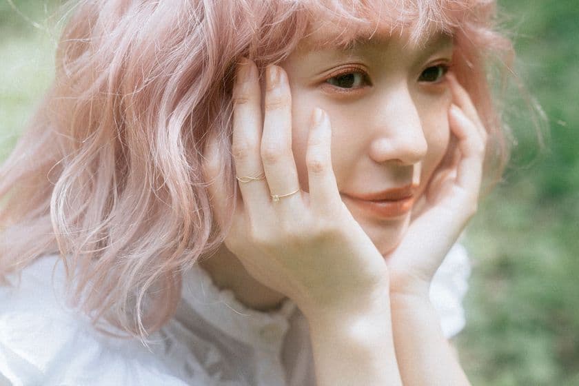 “しばさき”の愛称でお馴染みのモデル・柴田紗希が
一からプロデュースしたジュエリーを6月4日(金)から受注販売開始