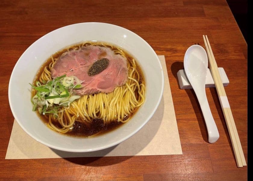 ＜イタリア・トスカーナ有名レストラン出身の料理人と
行列の絶えない「麺処　夏海」出身のラーメン職人が
融合した「Noodles di Toscano」を6月10日販売開始＞