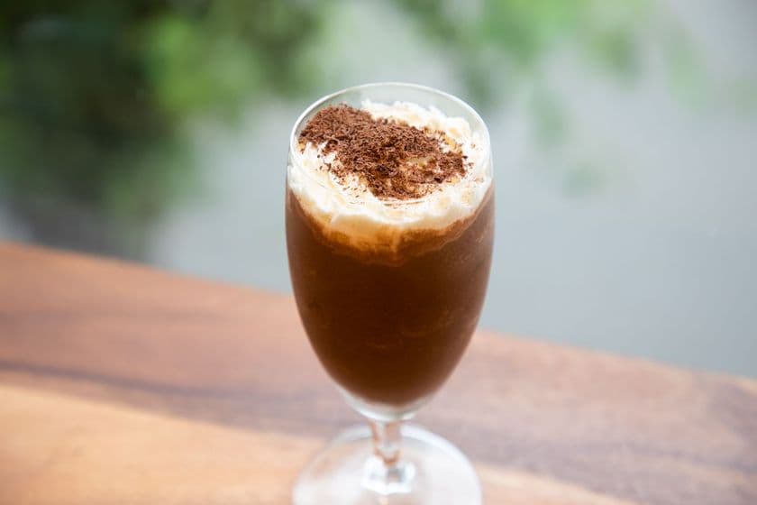 朝ランナーを「抗酸化力」の高い「高カカオチョコレート」使用の
ドリンクで応援！スムージーとノンアルカクテルが6月15日発売