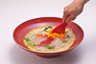 食べ方3. 特製漬物を汁ごと混ぜてあっさりと
