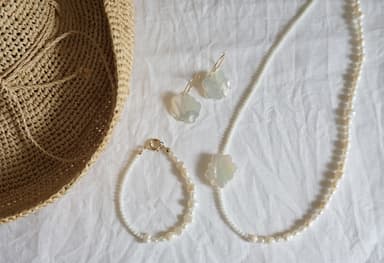 Jasmineシリーズとピアス